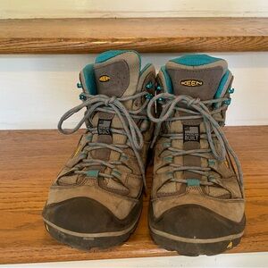 Keen Targhee hiking boots - size 9.5